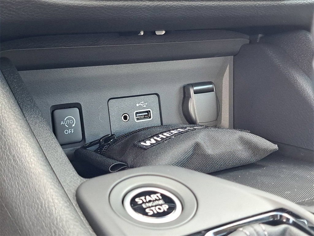 Certified 2025 Nissan Sentra S FWD image 33