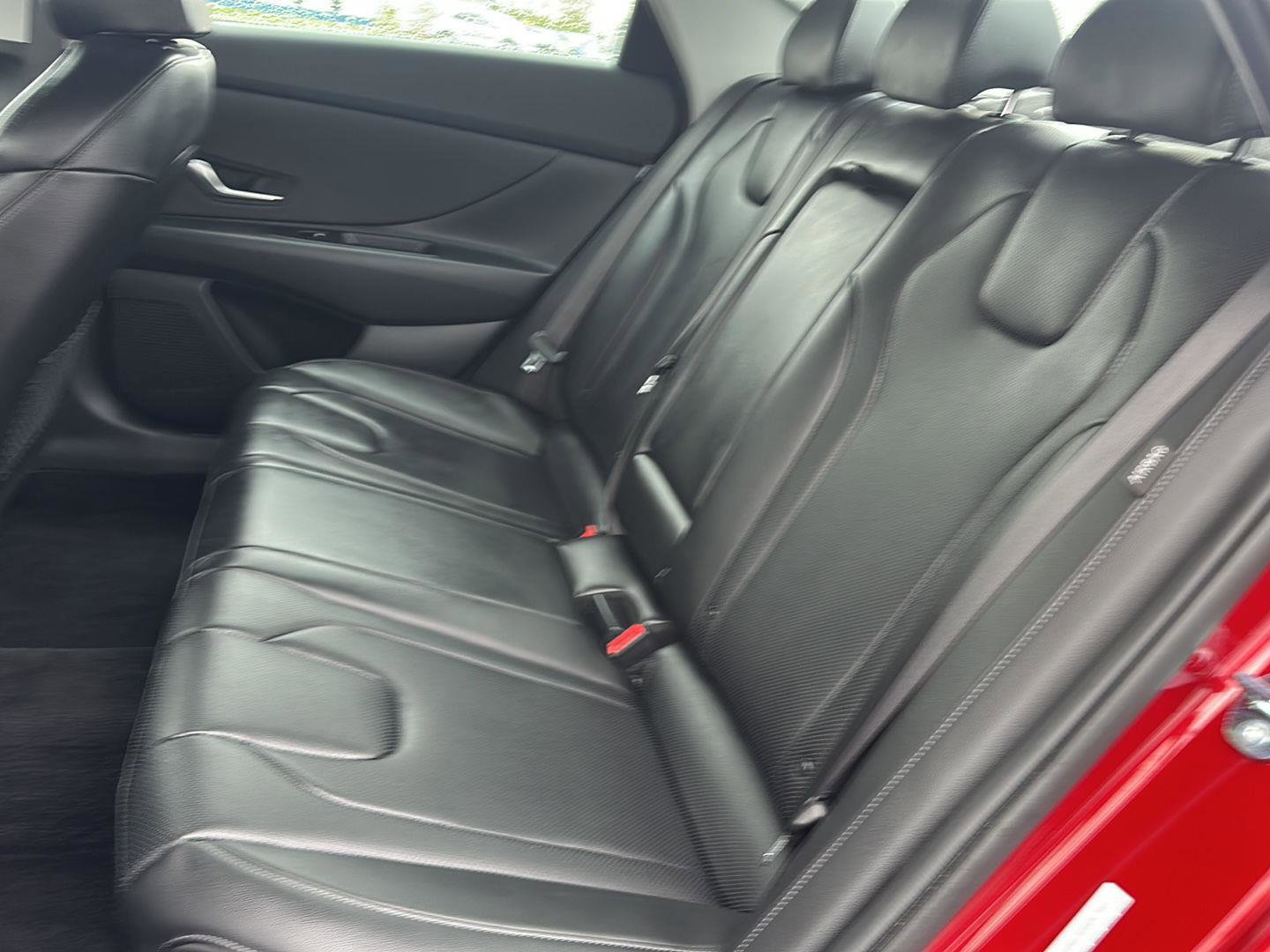 Used 2025 Hyundai Elantra Limited image 11