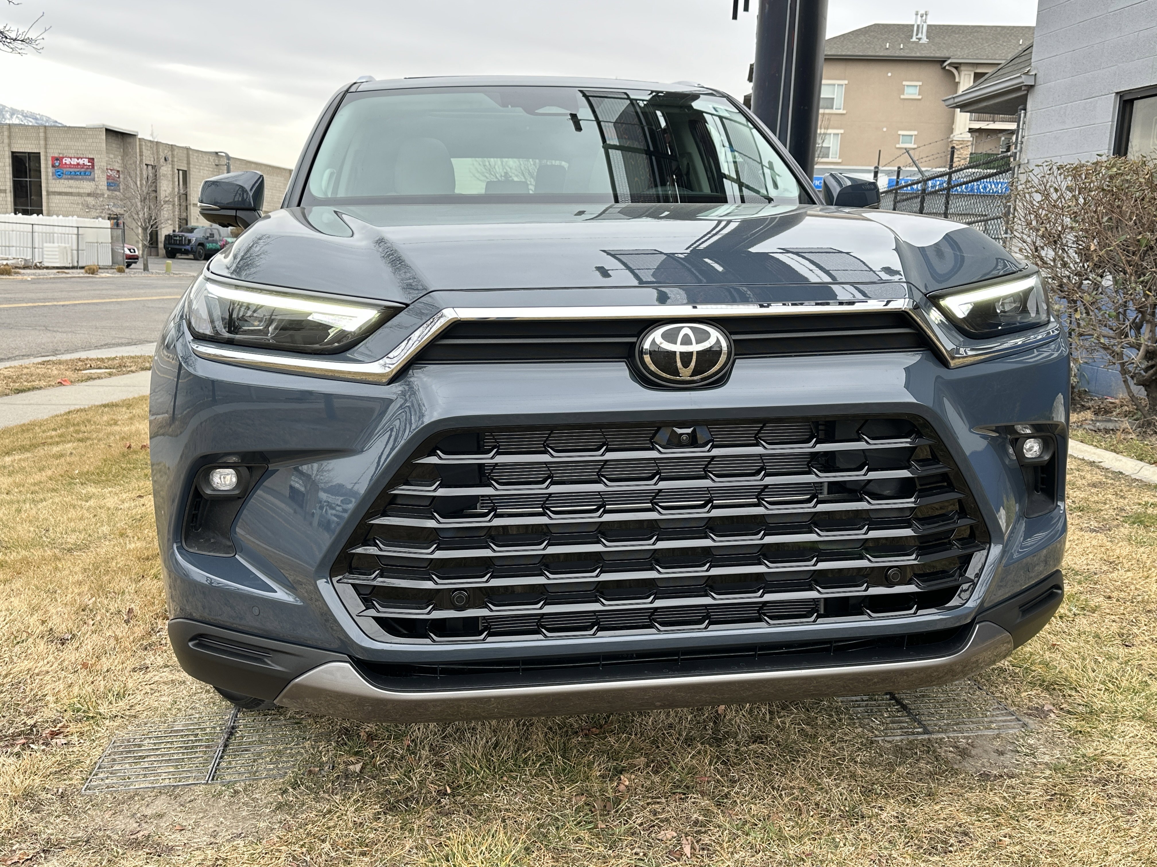 Used 2025 Toyota Grand Highlander AWD image 4