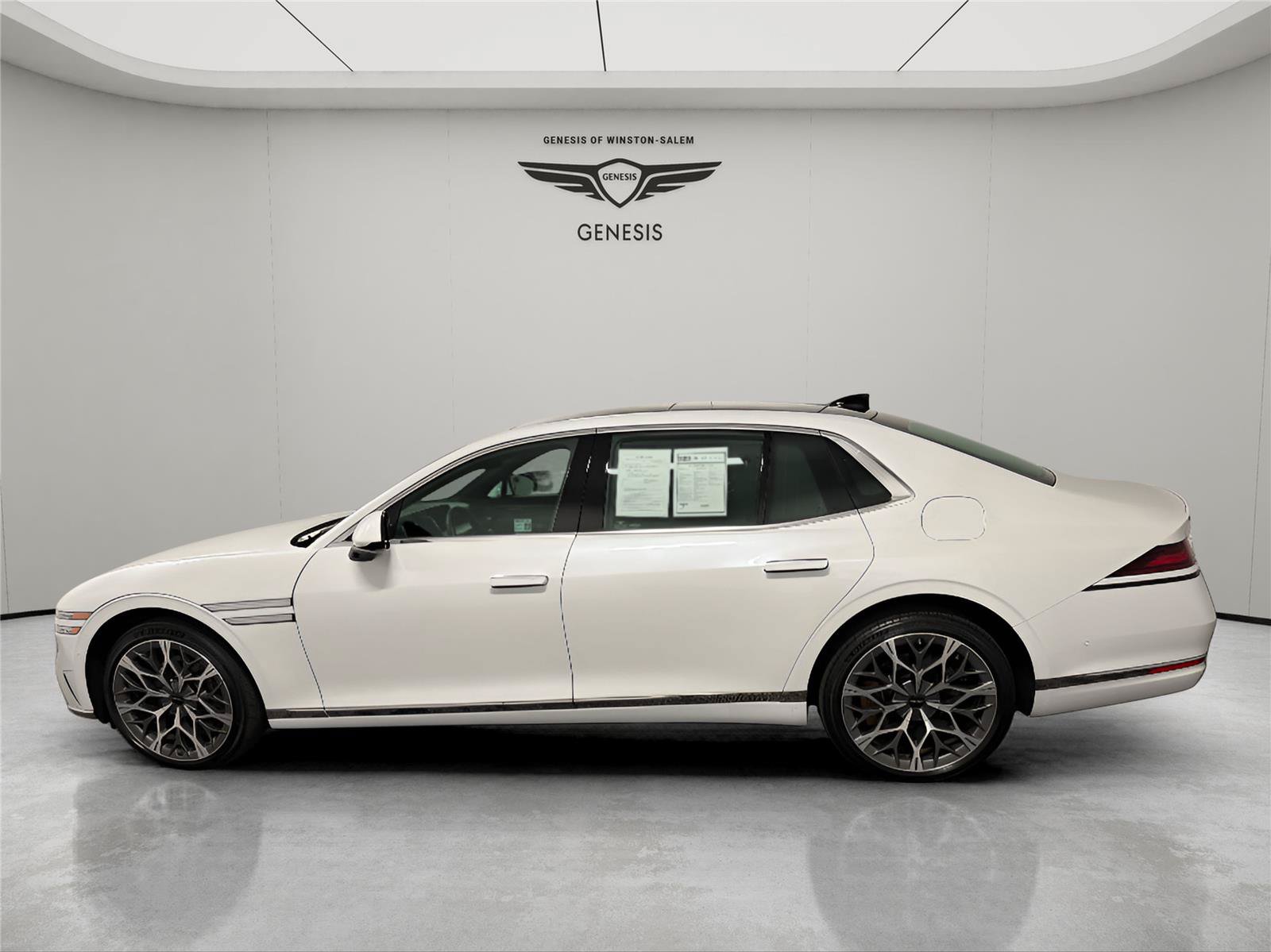 Used 2025 Genesis G90 3.5T AWD/4WD image 2