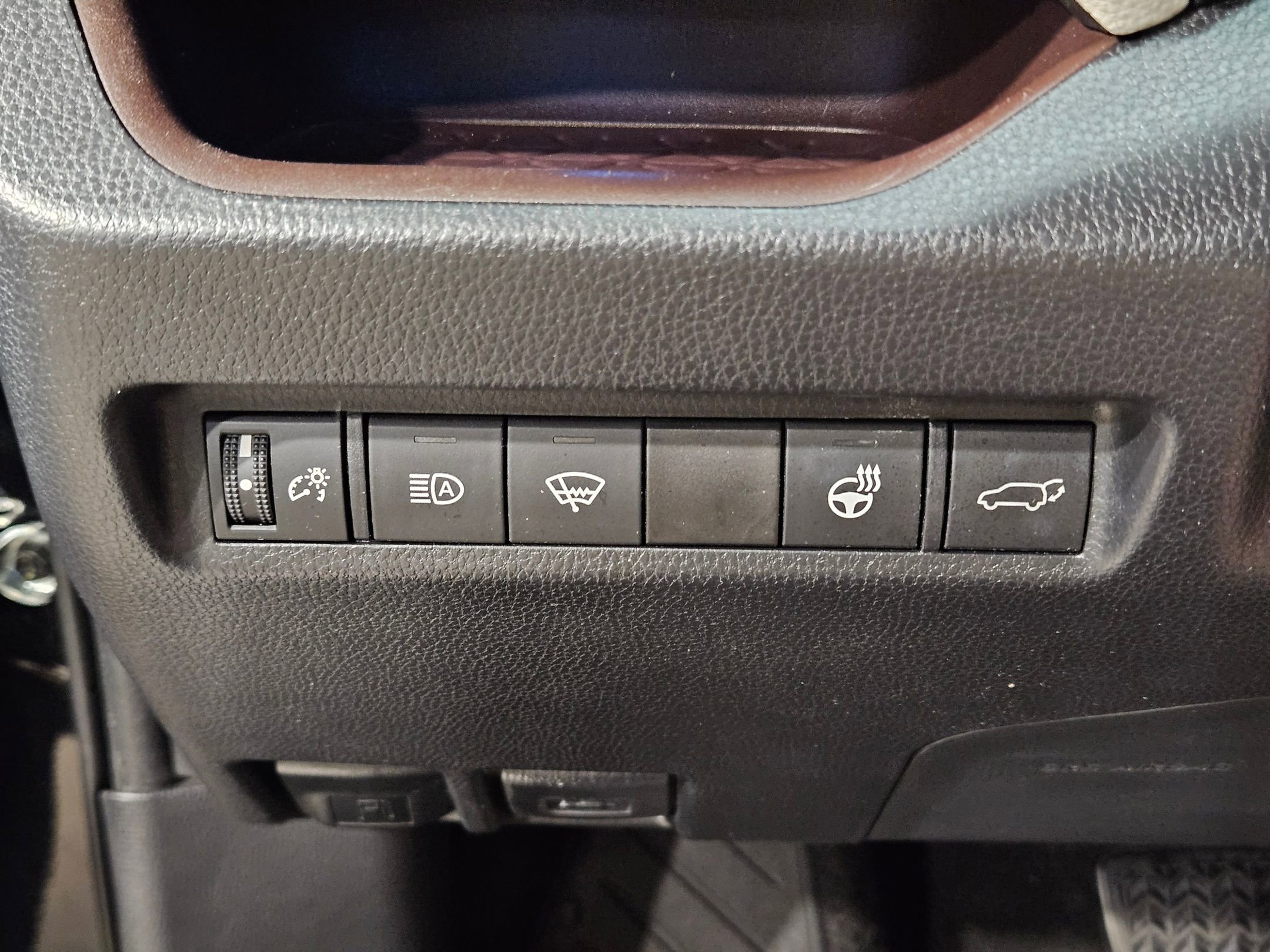 Used 2020 Toyota RAV4 Limited image 26