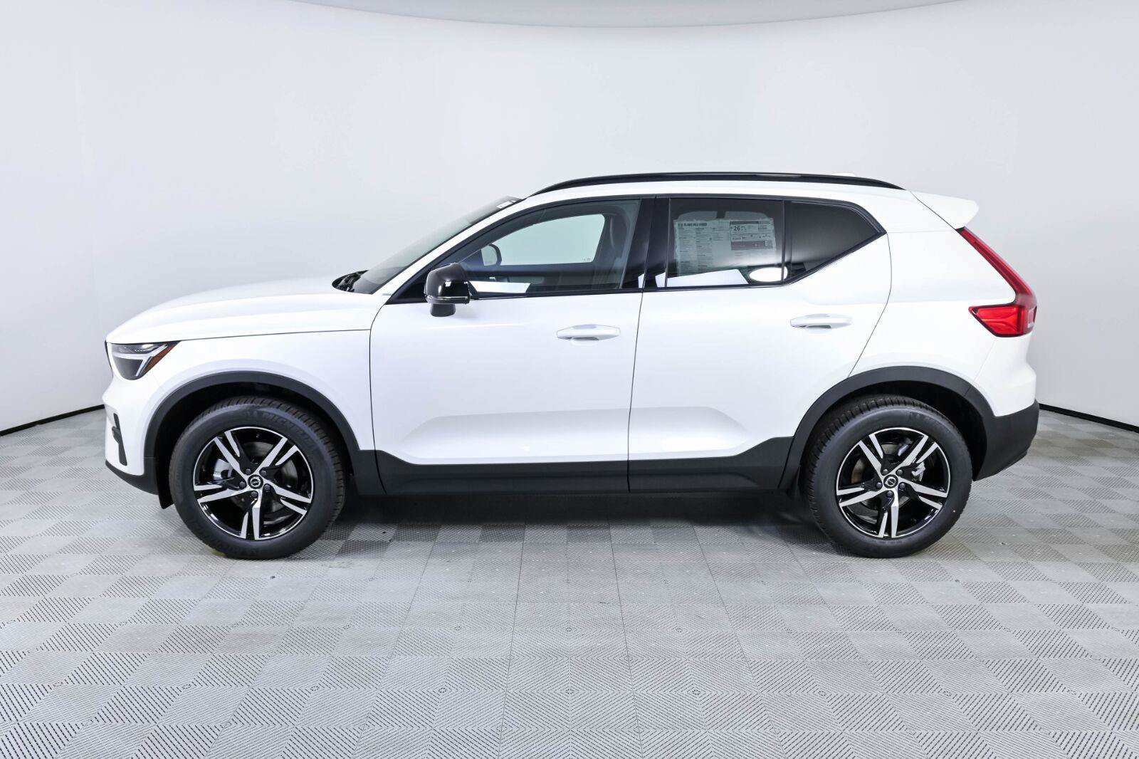 New 2026 Volvo XC40 B5 Core w/ Protection Package Premier AWD/4WD image 2
