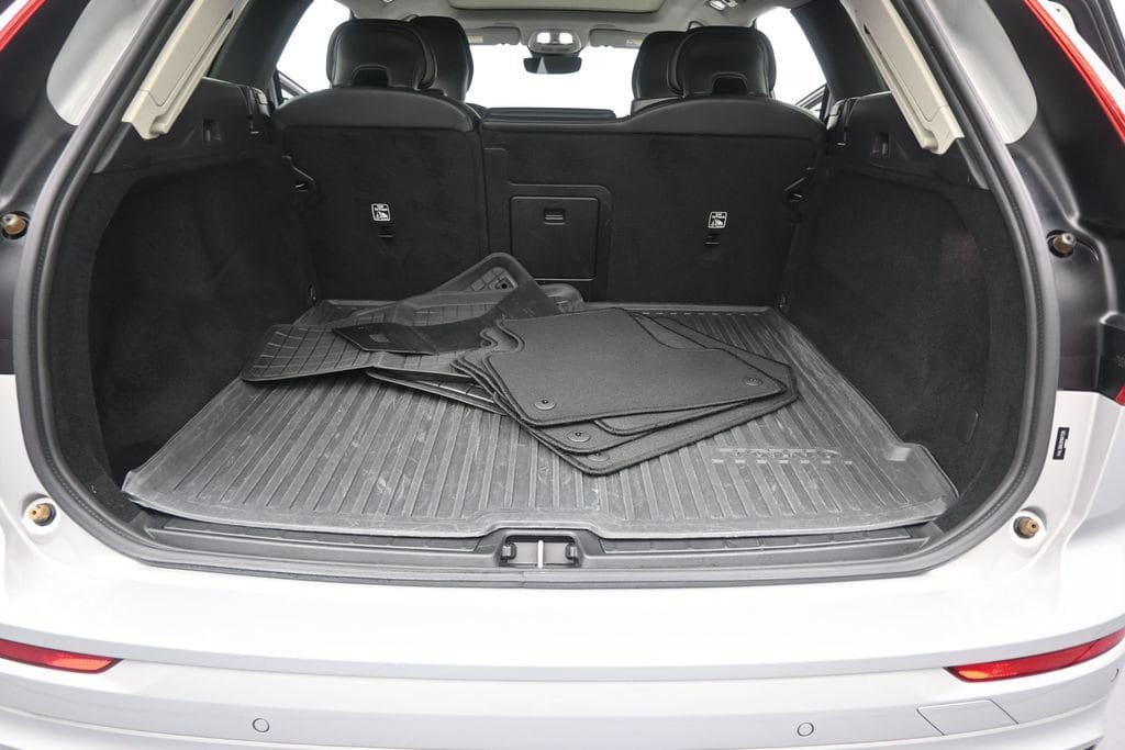 Certified 2024 Volvo XC60 B5 Core AWD/4WD image 18