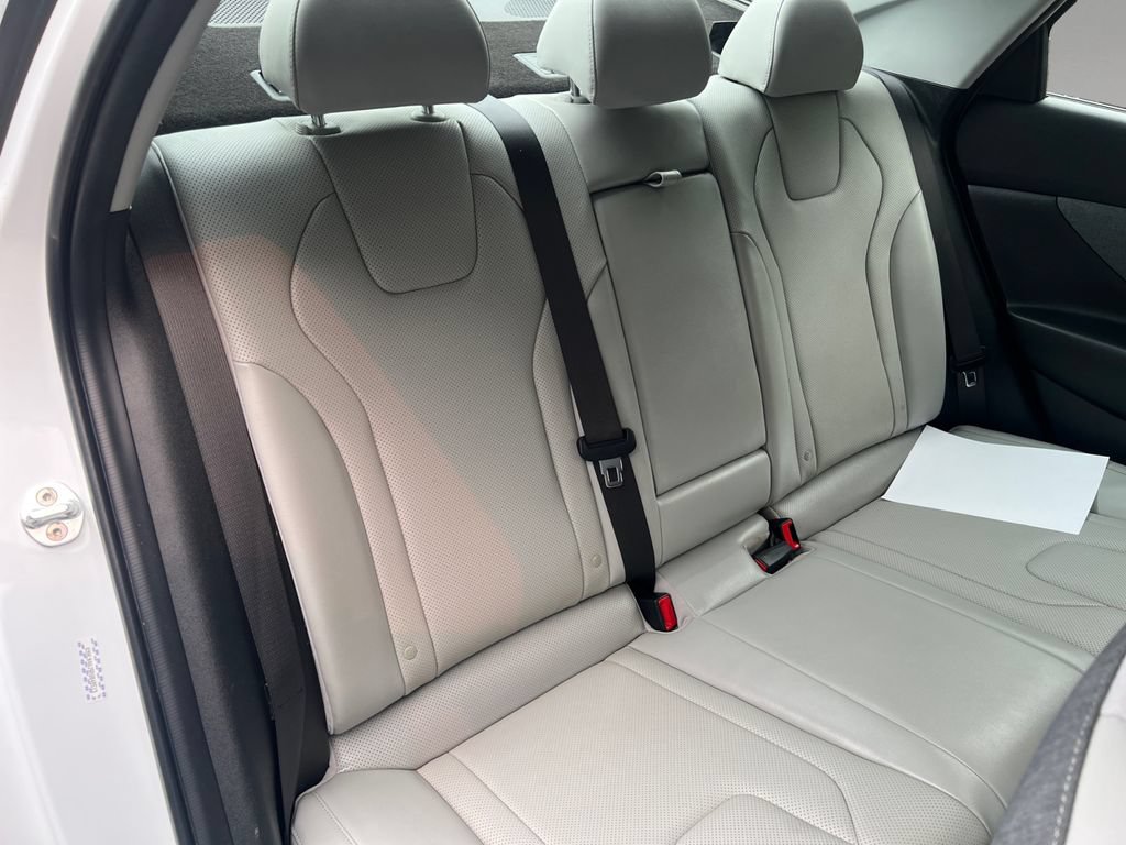 Used 2023 Hyundai Elantra Limited FWD image 18