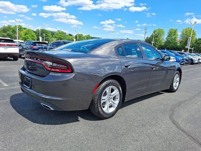 Used 2016 Dodge Charger SE RWD image 4