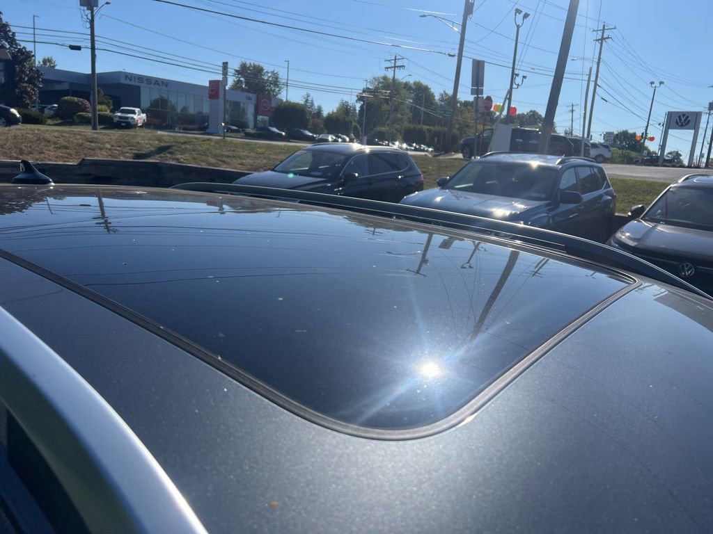 New 2025 Volkswagen Taos SE image 4