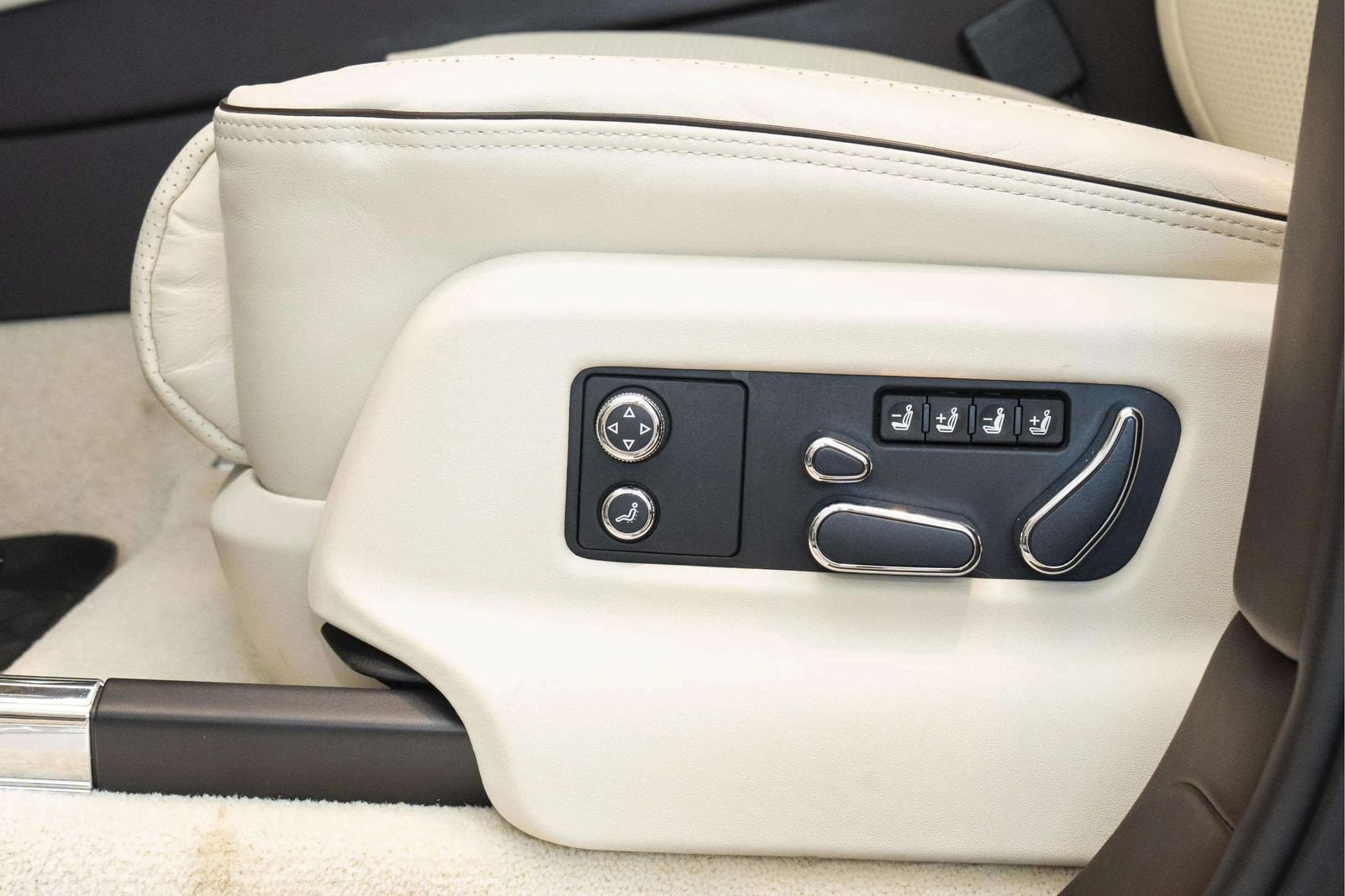 Used 2022 Bentley Bentayga AWD/4WD image 22