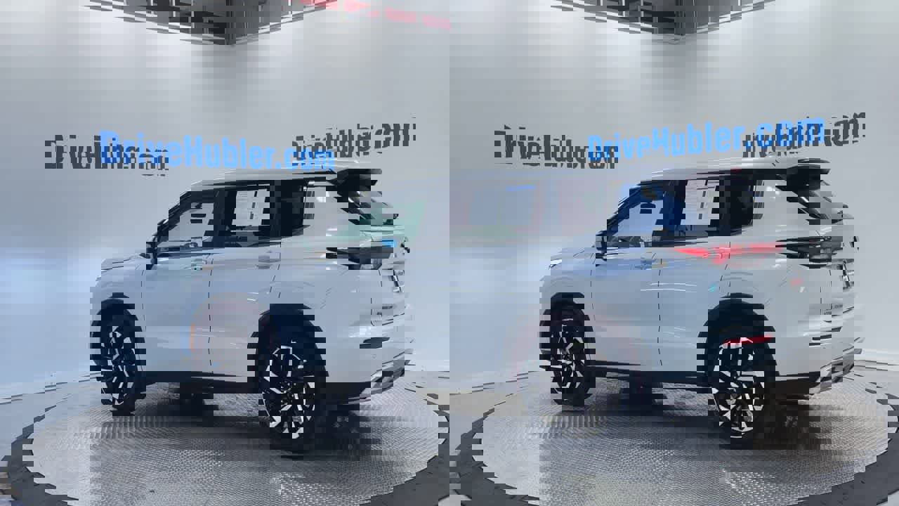 Used 2024 Mitsubishi Outlander SE image 9