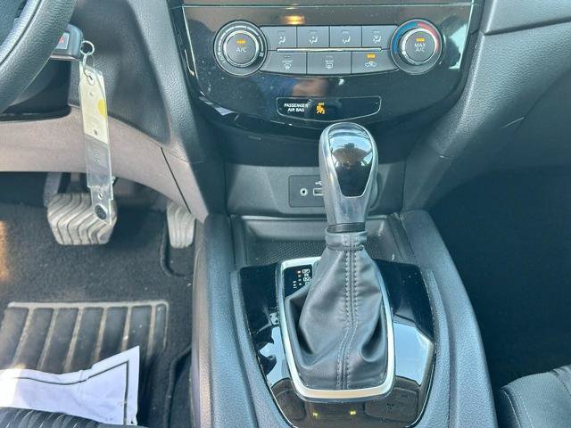 Used 2020 Nissan Rogue S FWD image 13