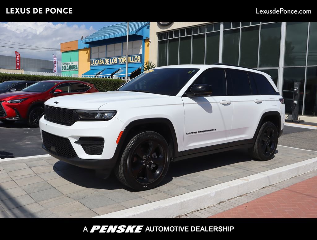 Used 2024 Jeep Grand Cherokee Altitude RWD image 1