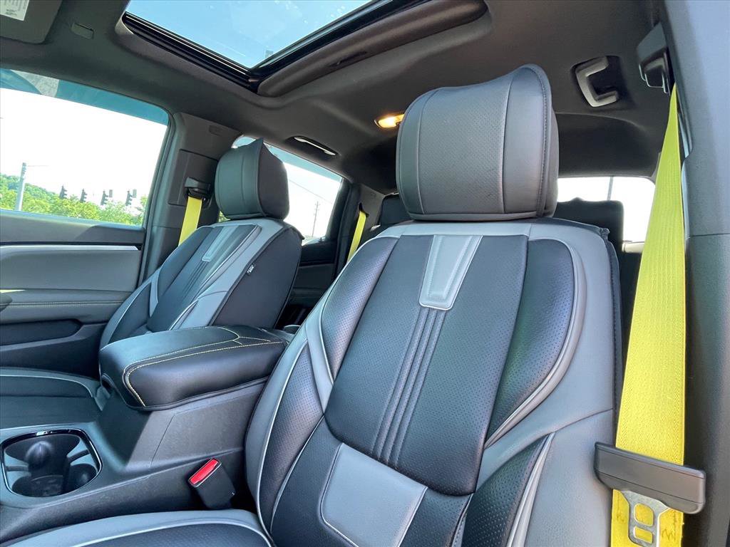 Used 2024 Chevrolet Colorado ZR2 w/ Technology Package AWD/4WD image 23