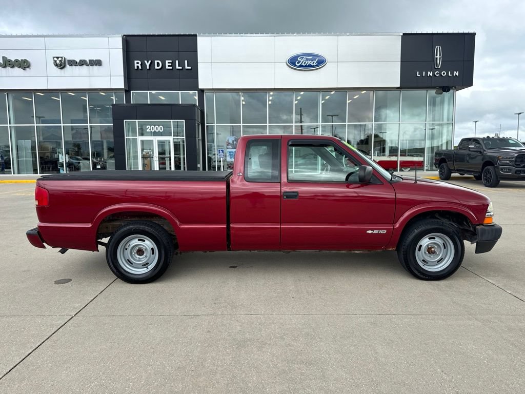 Used 2003 Chevrolet S10 Pickup LS w/ Cold Climate Package RWD image 2