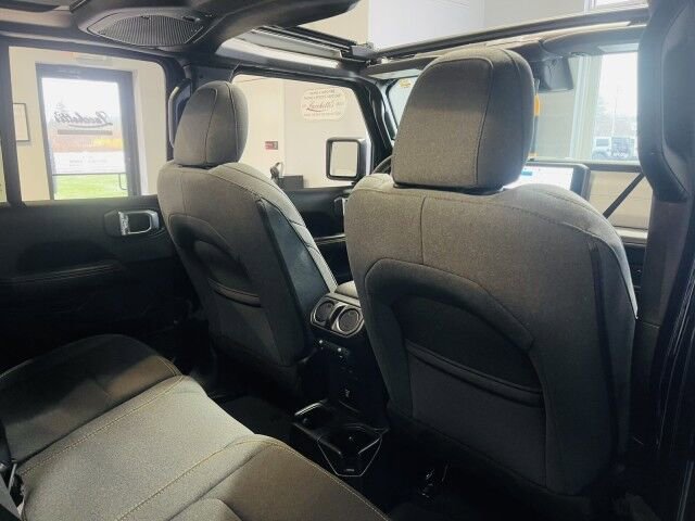 Used 2024 Jeep Wrangler Unlimited Sahara w/ Technology Group AWD/4WD image 14