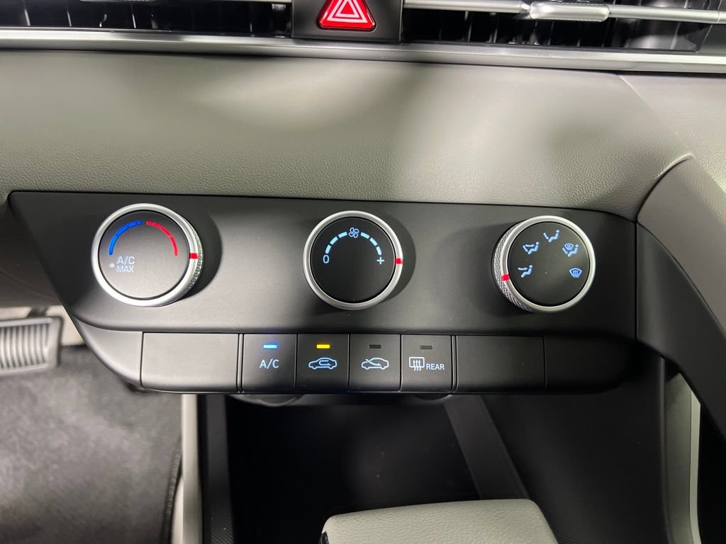 New 2026 Hyundai Elantra SE FWD image 21