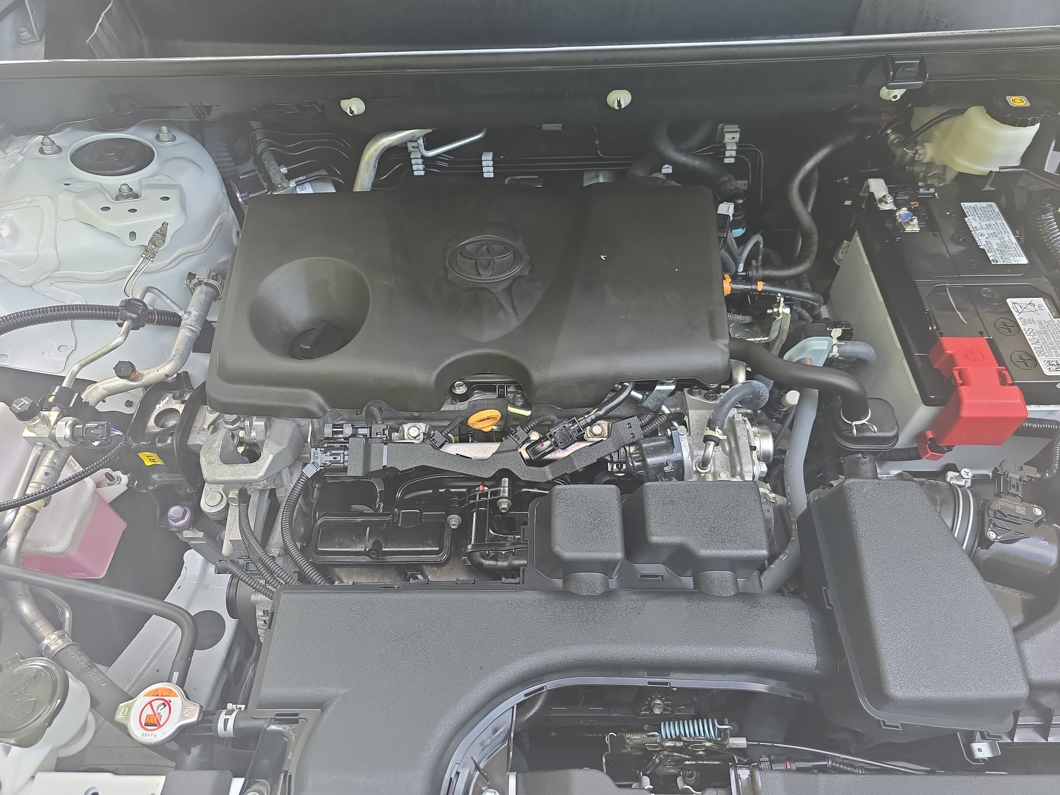 Used 2025 Toyota RAV4 XLE Premium FWD image 31