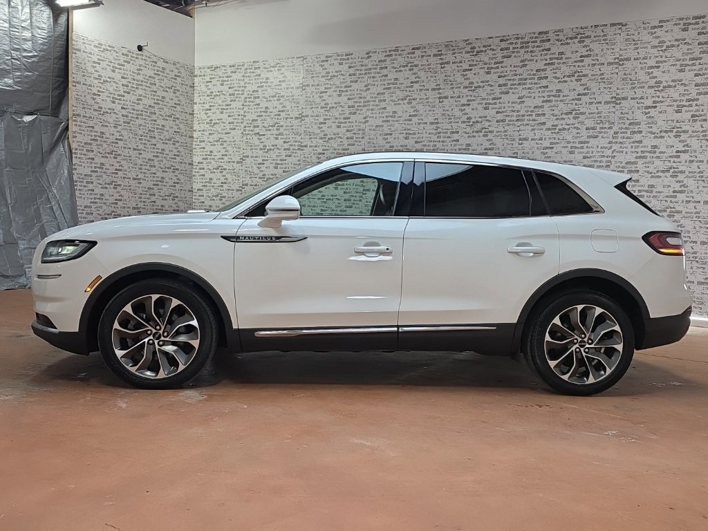 Used 2022 Lincoln Nautilus Reserve image 4