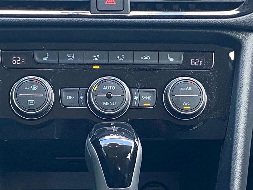 Certified 2024 Volkswagen Taos SE FWD image 9