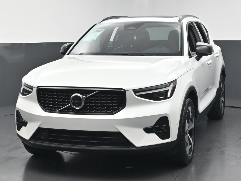Used 2026 Volvo XC40 B5 Plus AWD/4WD image 11