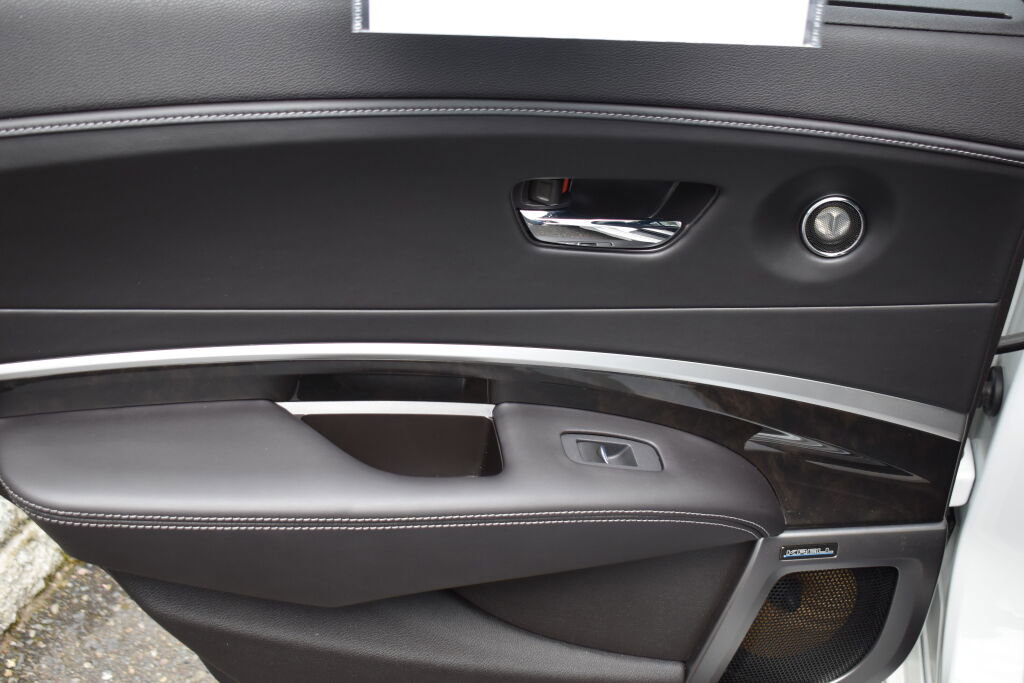 Used 2018 Acura RLX Sport Hybrid w/ Advance Pkg image 19