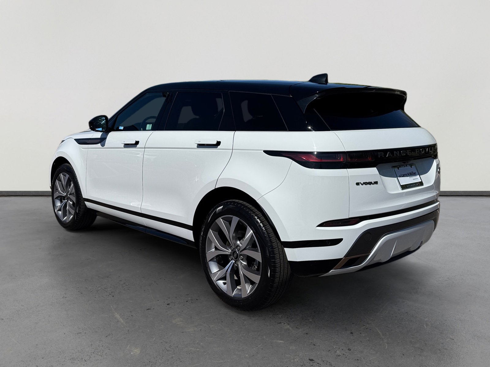 Used 2023 Land Rover Range Rover Evoque R-Dynamic S image 3