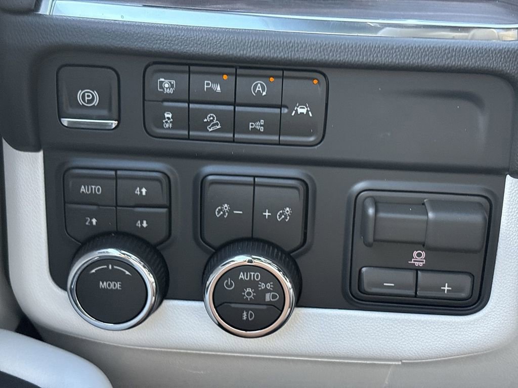 New 2026 Chevrolet Suburban Premier image 37