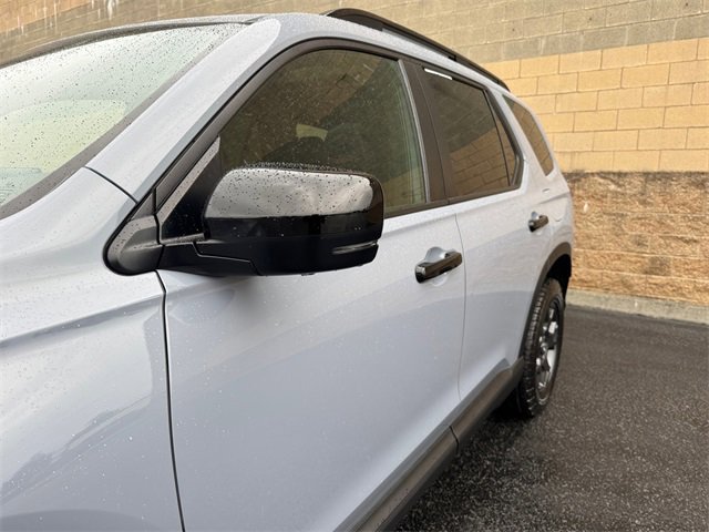 Used 2025 Honda Pilot TrailSport image 29