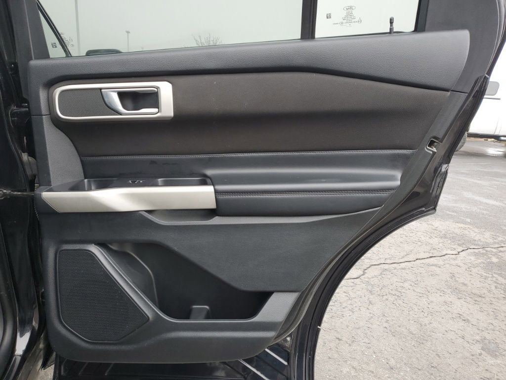 Used 2020 Ford Explorer XLT w/ Comfort Package image 30