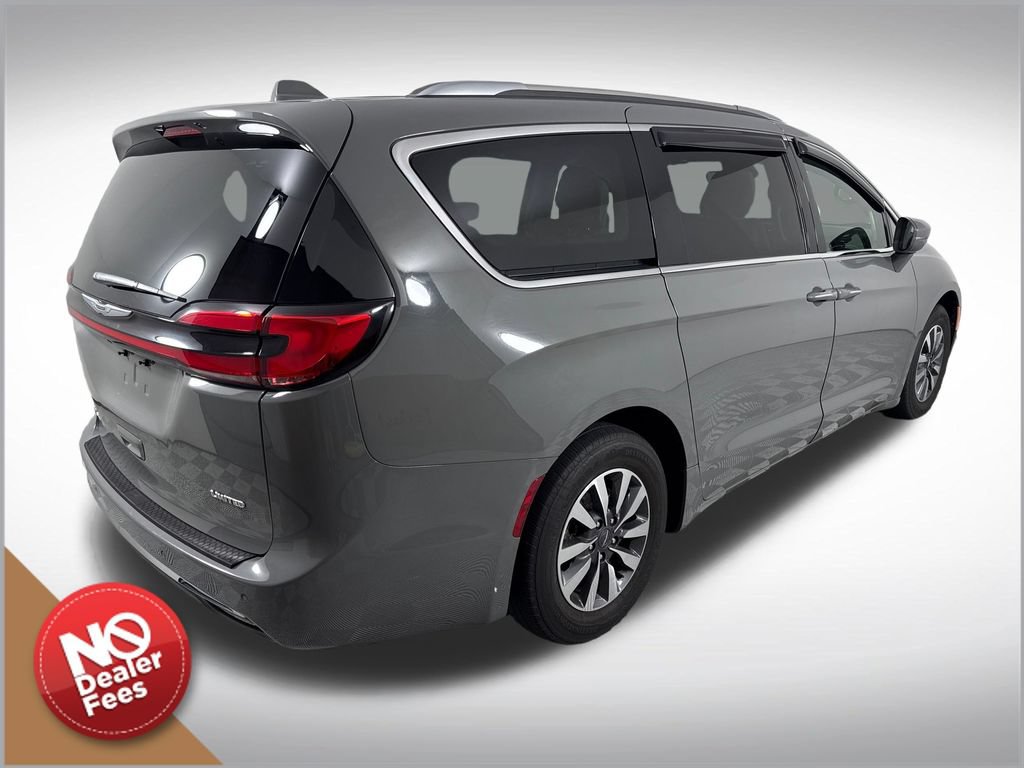 Used 2021 Chrysler Pacifica Touring-L FWD image 3