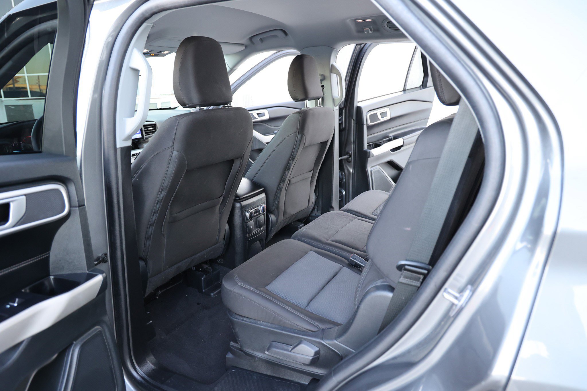 Used 2023 Ford Explorer XLT image 37