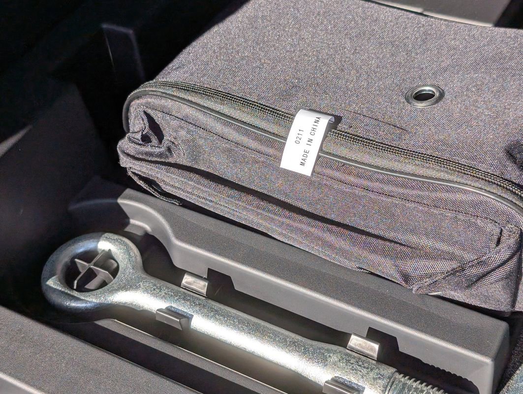 Used 2025 Chevrolet Blazer EV AWD Police image 37