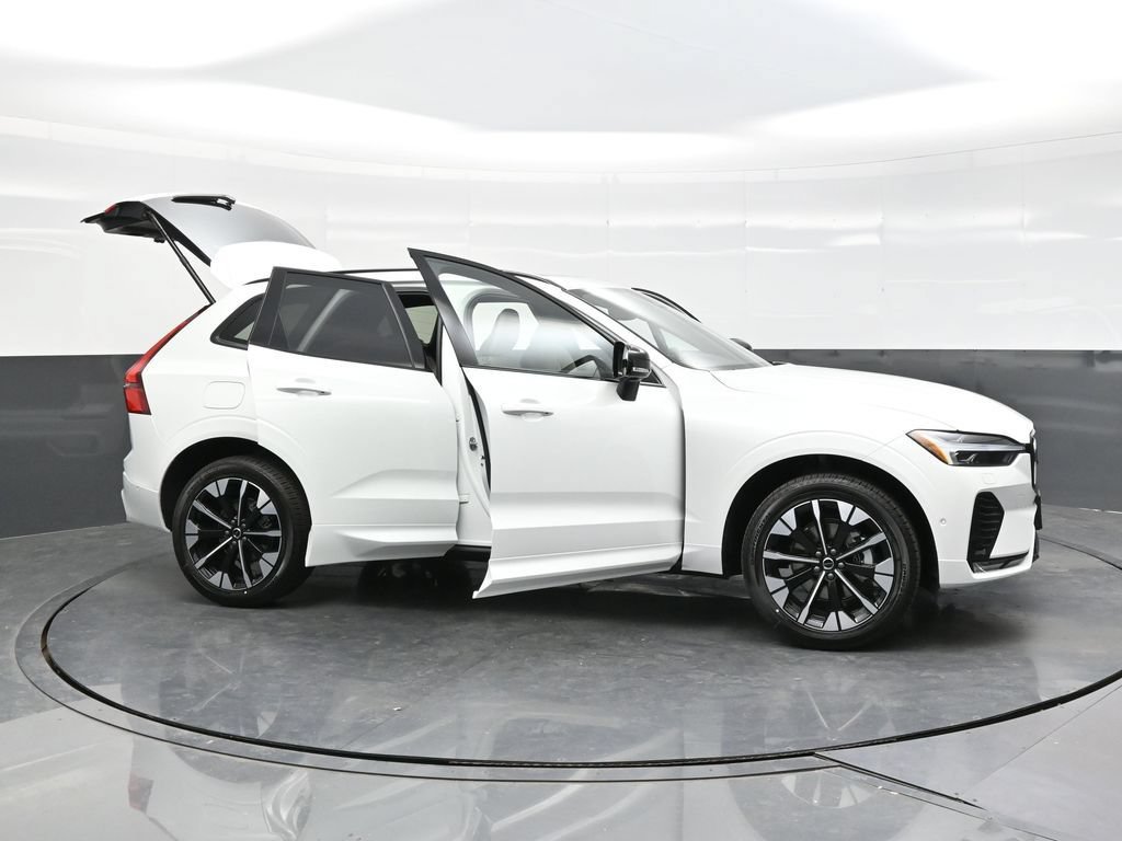 New 2026 Volvo XC60 B5 Plus w/ Climate Package AWD/4WD image 44