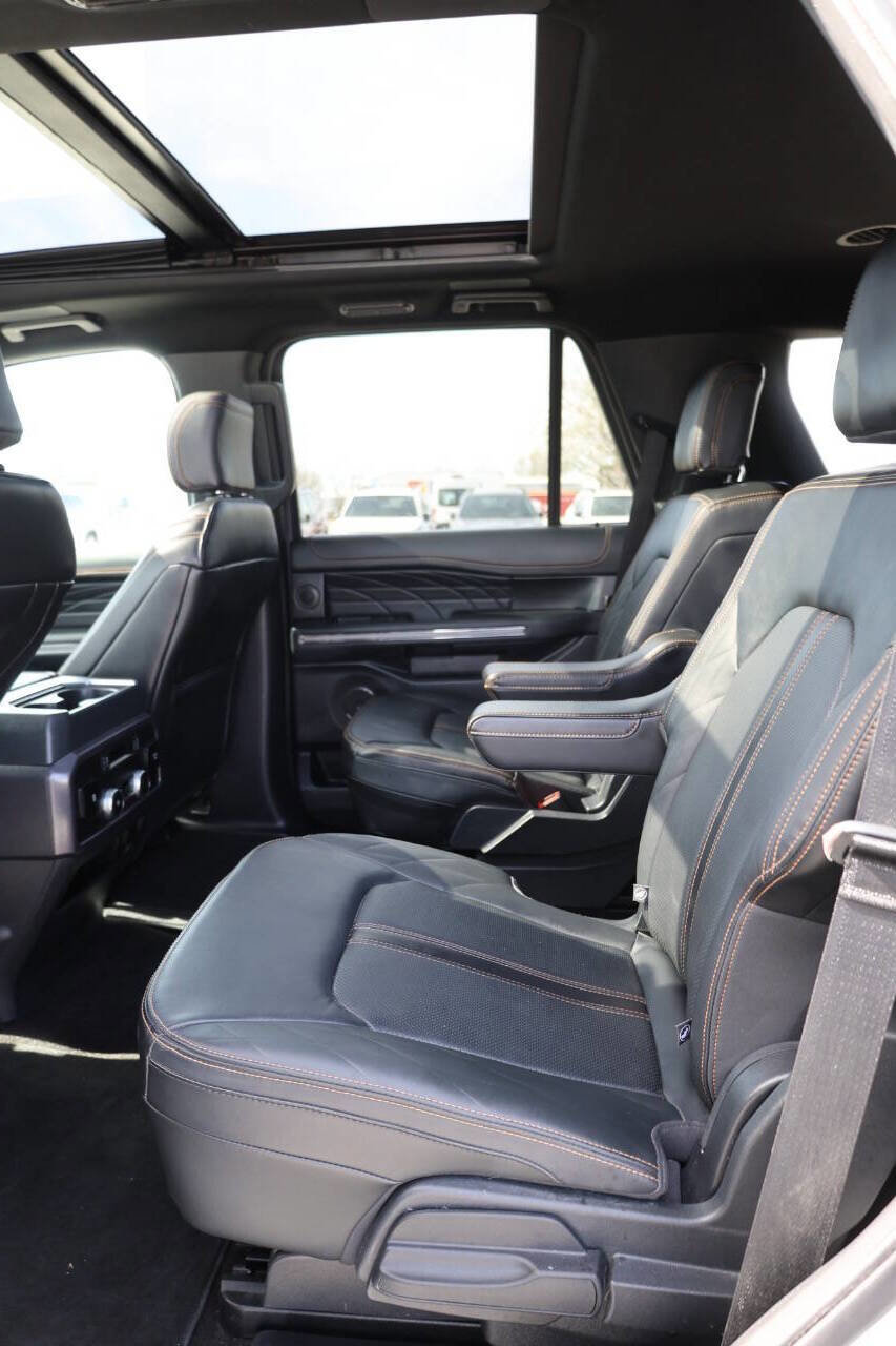 Used 2023 Ford Expedition Platinum image 18