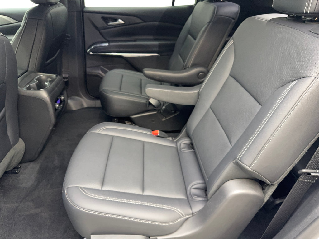 Used 2026 Chevrolet Traverse LT FWD image 35