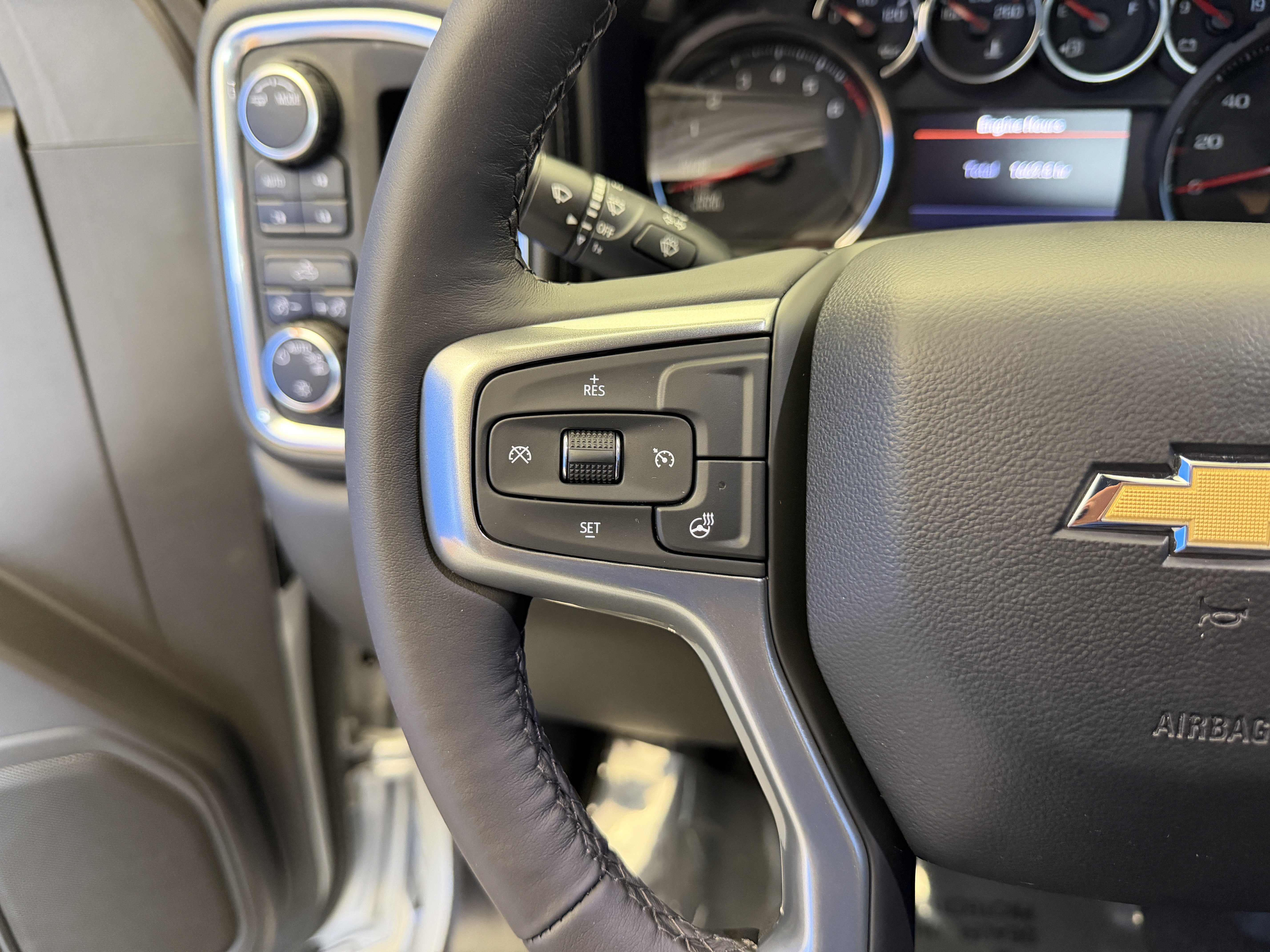 Used 2022 Chevrolet Silverado 1500 LT AWD/4WD image 16