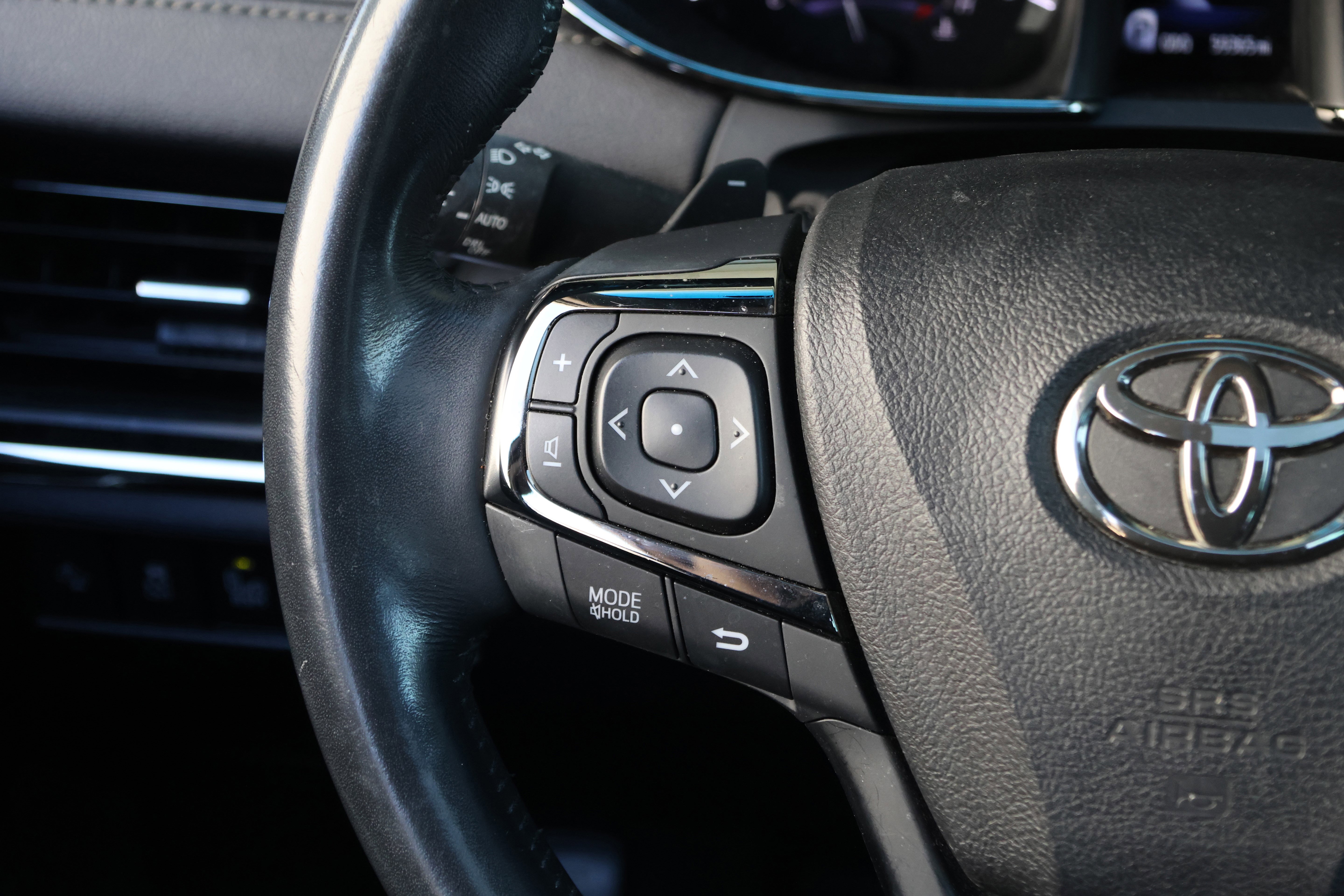 Used 2017 Toyota Avalon Limited image 18