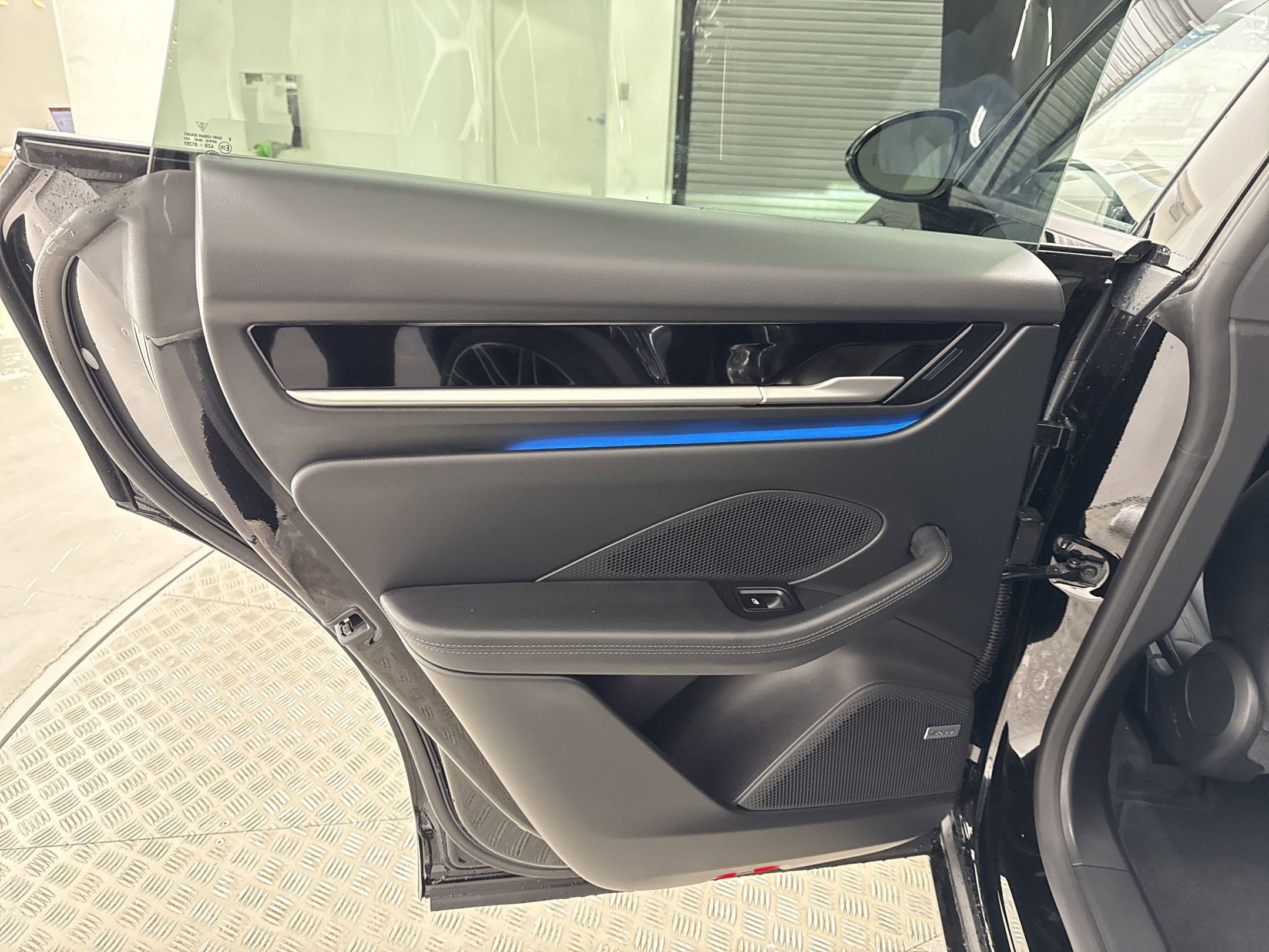 Used 2024 Porsche Macan 4 Electric image 33