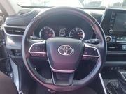 Used 2022 Toyota Highlander LE image 16