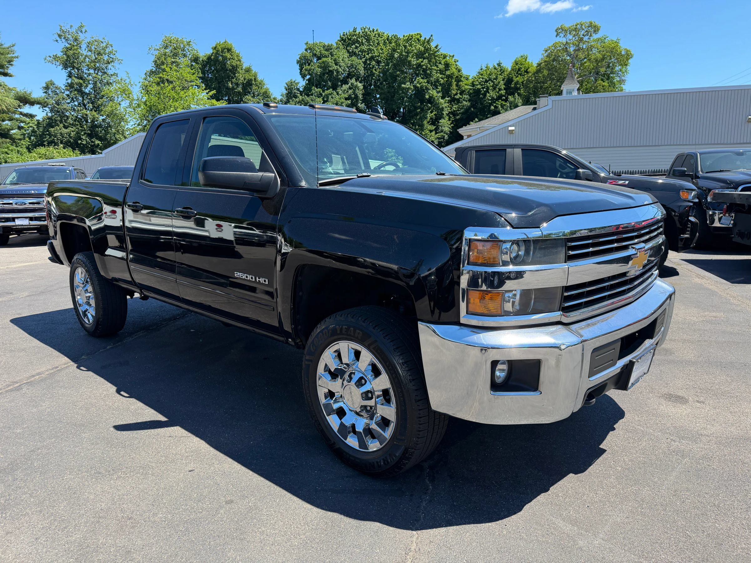 Used 2015 Chevrolet Silverado 2500 LT w/ LT Convenience Package AWD/4WD image 8