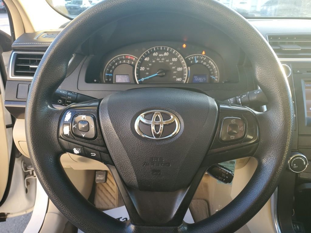 Used 2015 Toyota Camry LE image 13