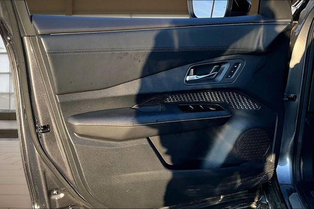 Used 2023 Nissan Ariya AWD image 23