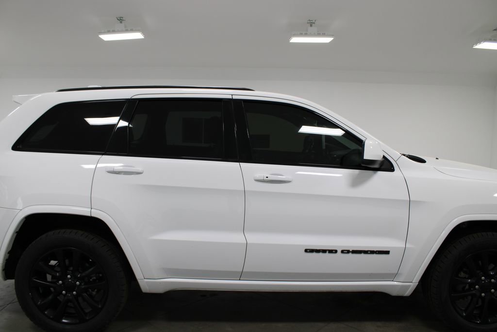 Used 2020 Jeep Grand Cherokee Altitude image 12