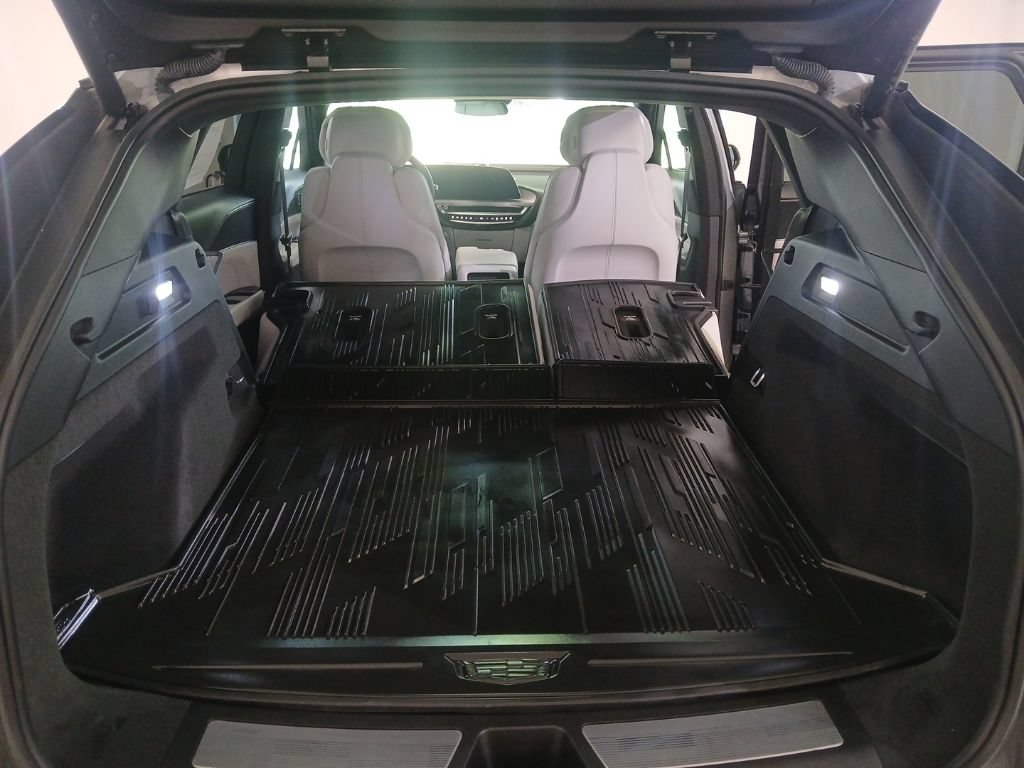 Used 2024 Cadillac Lyriq Luxury w/ LPO, Floor Liner Package AWD/4WD image 10