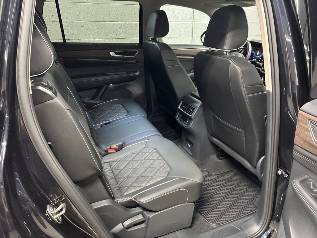 Used 2025 Volkswagen Atlas SEL Premium R-Line AWD/4WD image 10
