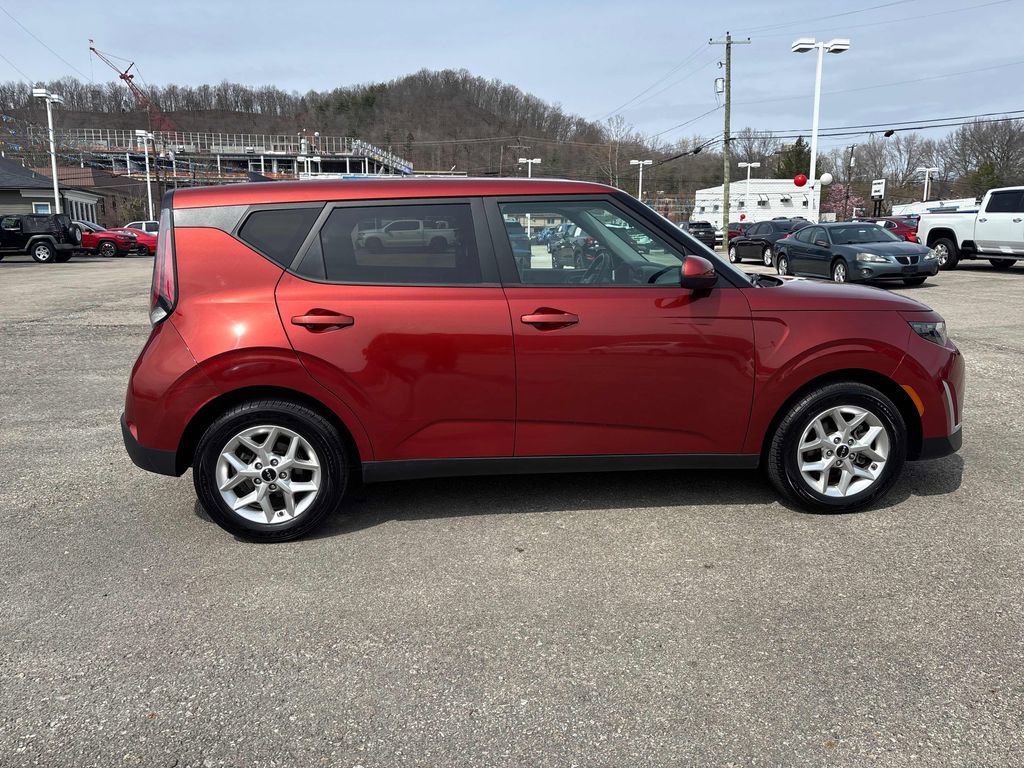 Used 2023 Kia Soul LX w/ LX Technology Package image 6