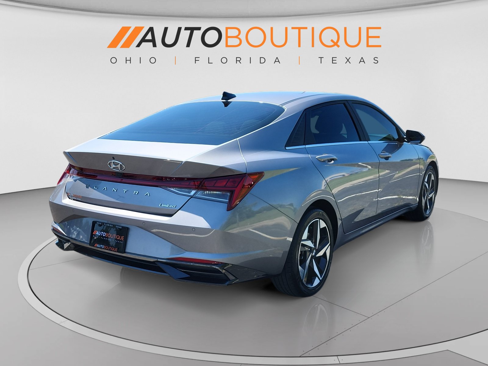 Used 2023 Hyundai Elantra Limited w/ Cargo Package FWD image 5