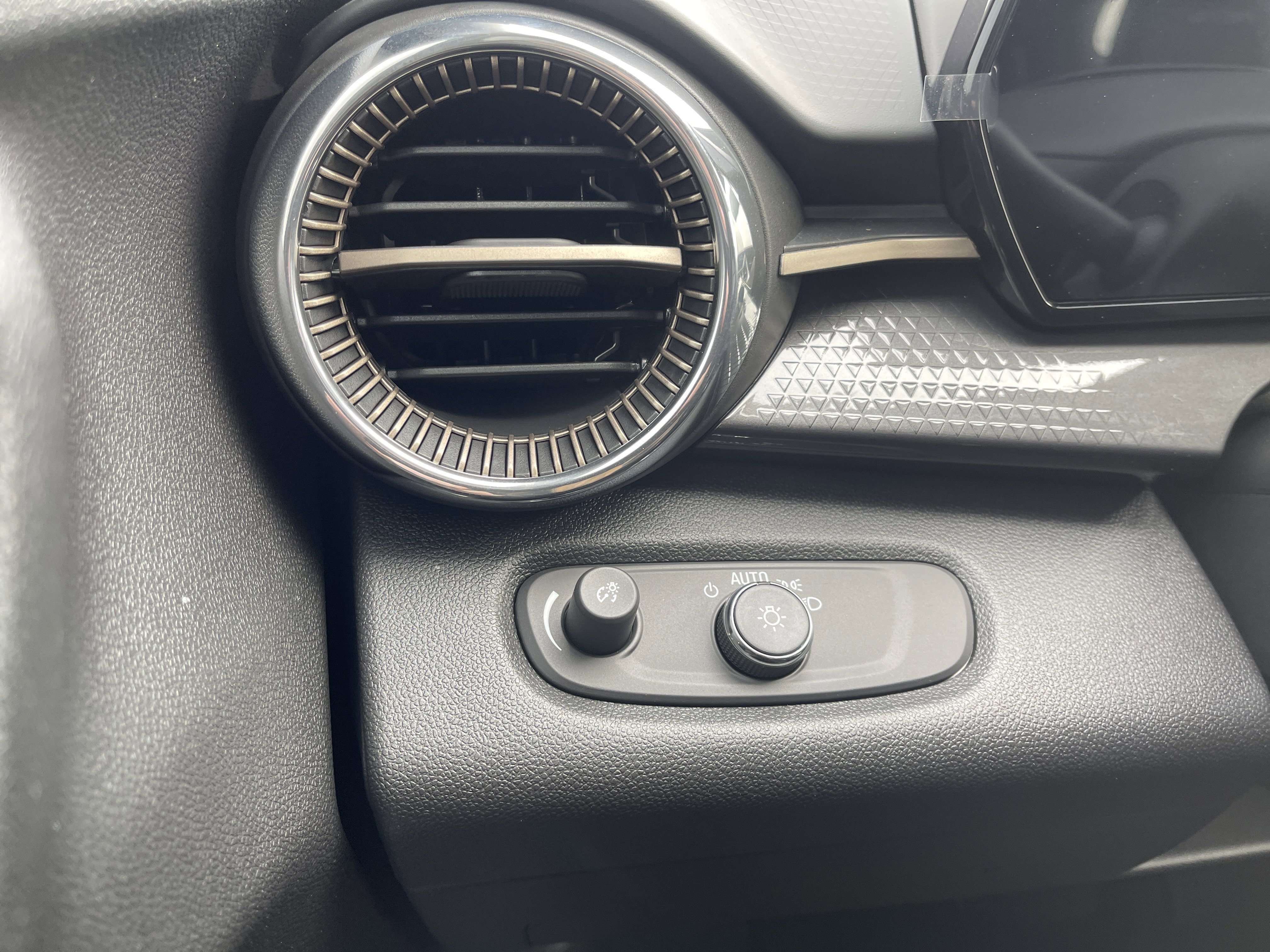 New 2026 Chevrolet Trax ACTIV w/ Driver Confidence Package image 20