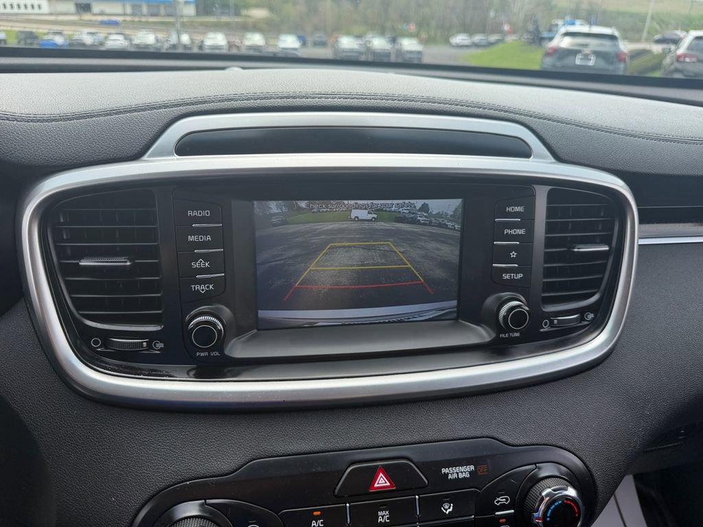 Used 2019 Kia Sorento LX image 18
