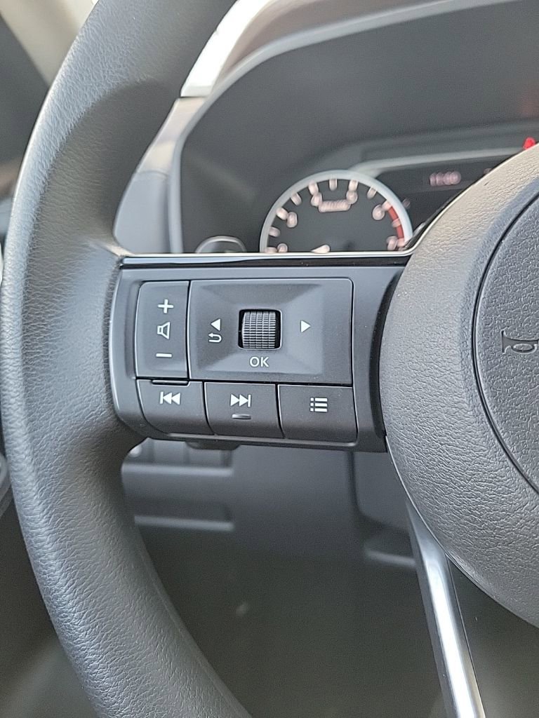 Used 2022 Nissan Rogue SV image 27