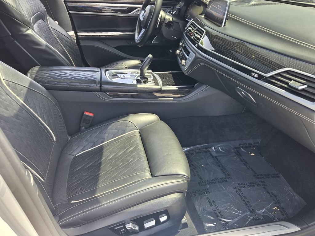 Used 2021 BMW 750i xDrive w/ Autobahn Package AWD/4WD image 16