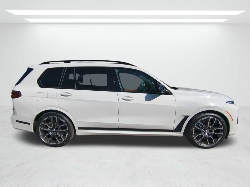 New 2026 BMW X7 M60i image 3